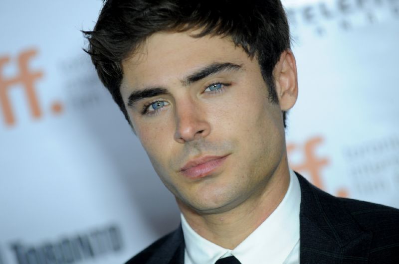 Zac Efron se musel z drogové závislosti léčit.