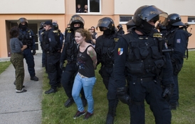 Počet obviněných z protiromské demonstrace na sídlišti Máj je 16.