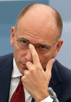 Enrico Letta je vydírán Berlusconiho spojenci.