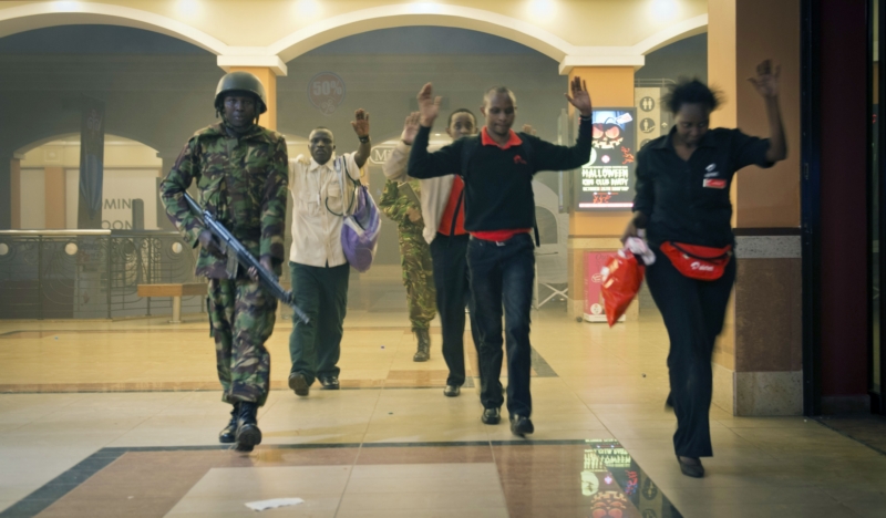 Útok somálských islamistů v nákupním centru v keňské metropoli Nairobi. 