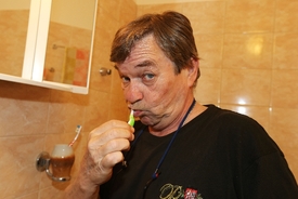 Roman Skamene.