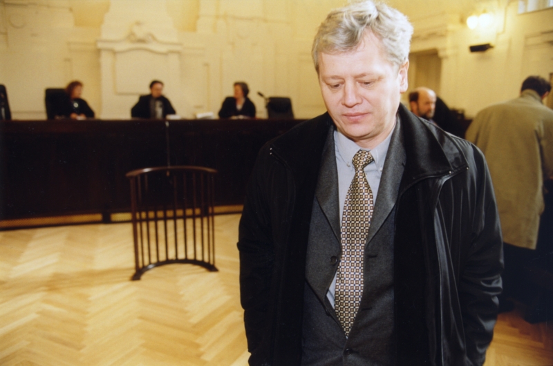 Na archivním fotu Petr Smetka u soudu firmy H-System.