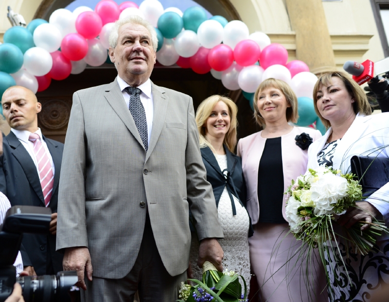 Prezident Zeman si na oslavy moc nepotrpí. Prezident Zeman si na oslavy moc nepotrpí.