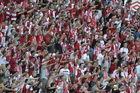 Kotel fanoušků Slavie v Edenu.