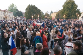 Páteční meeting Dělnické strany sociální spravedlnosti v Ostravě.