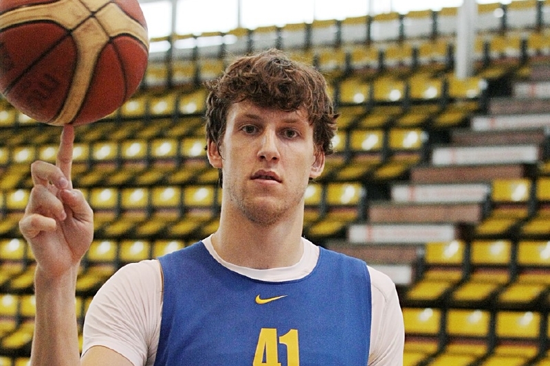 Basketbalista Jan Veselý.