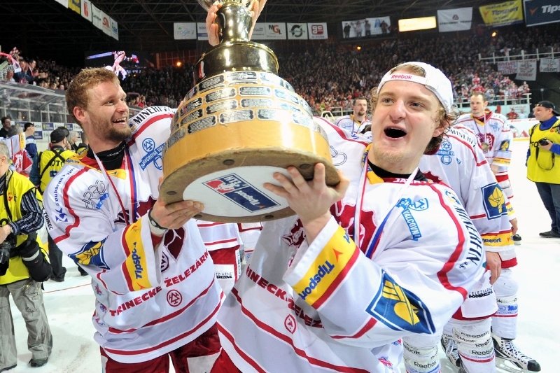 S Třincem vyhrál David Květoň (vpravo) v roce 2011 mistrovský pohár. S Třincem vyhrál David Květoň (vpravo) v roce 2011 mistrovský pohár.