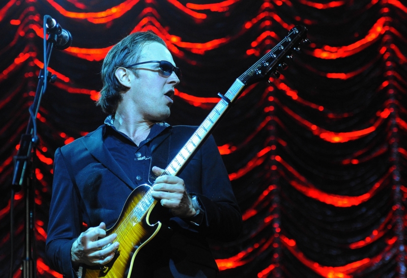 Americký kytarista a zpěvák Joe Bonamassa.