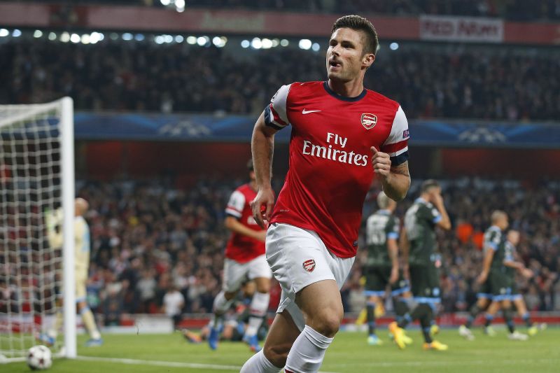 Útočník Arsenalu Oliver Giroud přidal druhý gól do sítě Neapole.
