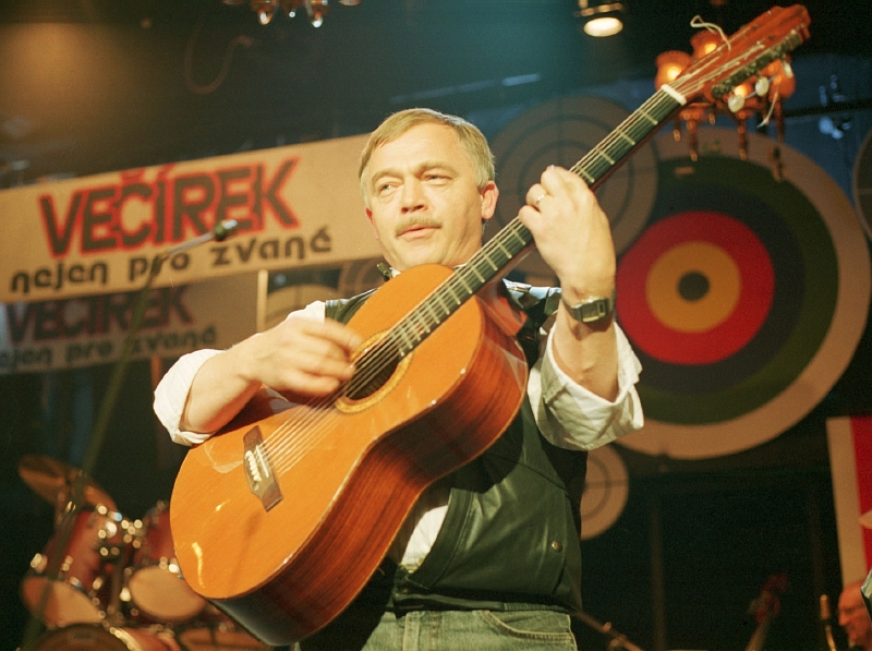 Karel Kryl, autor písně "Bratříčku, zavírej vrátka", symbolu normalizace. Karel Kryl, autor písně "Bratříčku, zavírej vrátka", symbolu normalizace.