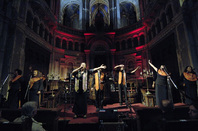 Harlem Gospel Choir už za dobu svého působení procestovat několikrát celý svět. Harlem Gospel Choir už za dobu svého působení procestovat několikrát celý svět.