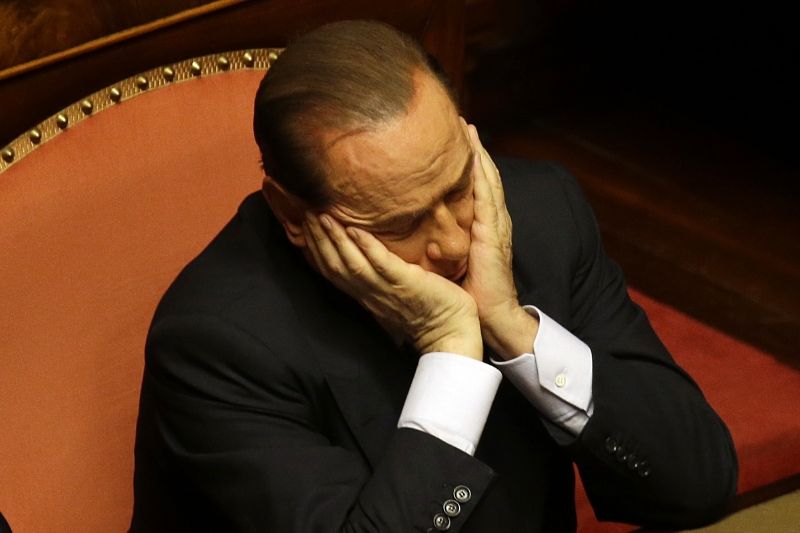 Silvio Berlusconi byl včera spolustraníky donucen podpořit vládu Enrica Letty.