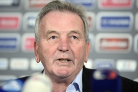 Trenér české reprezentace Josef Pešice.
