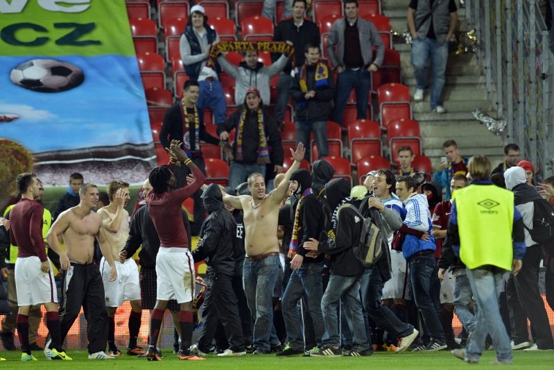 Fanoušci Sparty při derby.
