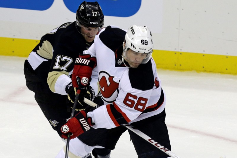 Útočník Jaromír Jágr v premiérovém utkání za New Jersey nebodoval a s týmem Devils prohrál v Pittsburghu 0:3. 