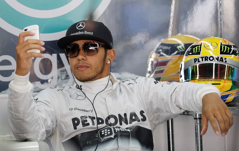 První volné tréninky na korejskou Grand Prix vozů formule 1 nepatřily suverénovi posledních závodů, ale Lewisi Hamiltonovi. První volné tréninky na korejskou Grand Prix vozů formule 1 nepatřily suverénovi posledních závodů, ale Lewisi Hamiltonovi.