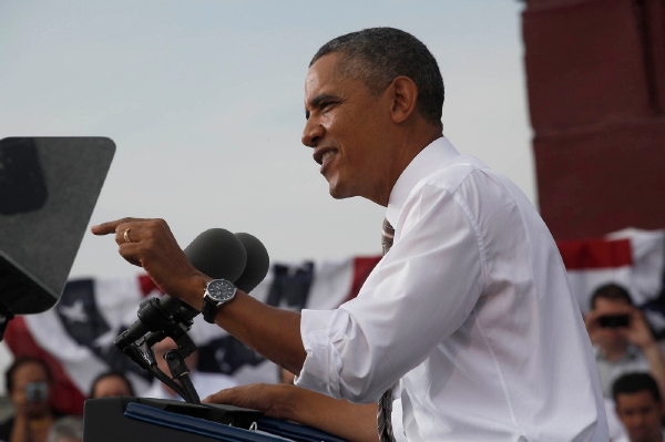 Barack Obama se snaží obhájit reformu zdravotního pojištění zvonou Obamacare. Barack Obama se snaží obhájit reformu zdravotního pojištění zvonou Obamacare.