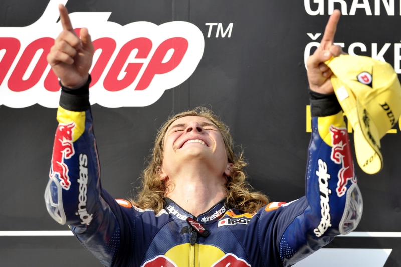 Český motocyklový jezdec Karel Hanika se stal o víkendu ve španělském Albacete mistrem Evropy ve třídě Moto3. 