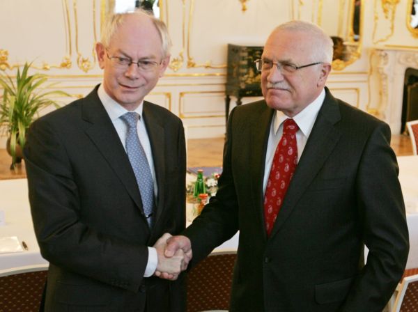 Václav Klaus s předsedou Evropské rady Hermanem Van Rompuyem v roce 2010. 