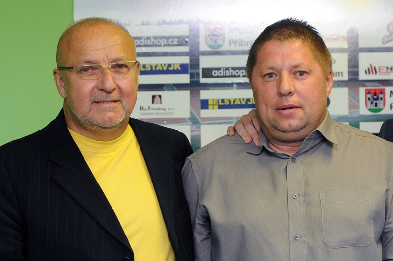 Nový trenér Petr Čuhel (vpravo) a prezident klubu Jaroslav Starka.