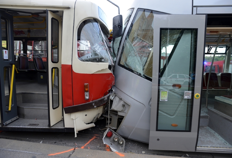 Při srážce tramvají v Kobylisích byla zraněna těhotná žena (ilustrační foto).