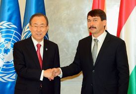 Generální tajemník OSN Pan Ki-mun se na summit také dostavil.