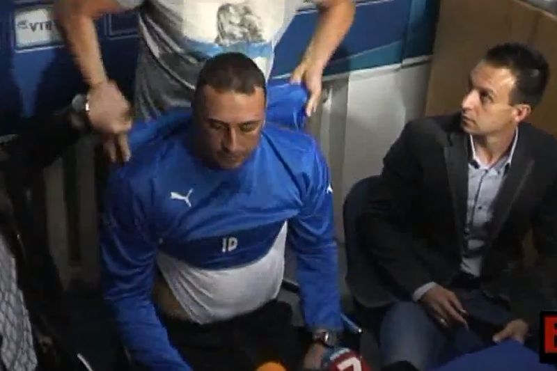 Násilná akce domácích fanoušků namířena proti novému trenérovi Levski Sofia Petevovi.