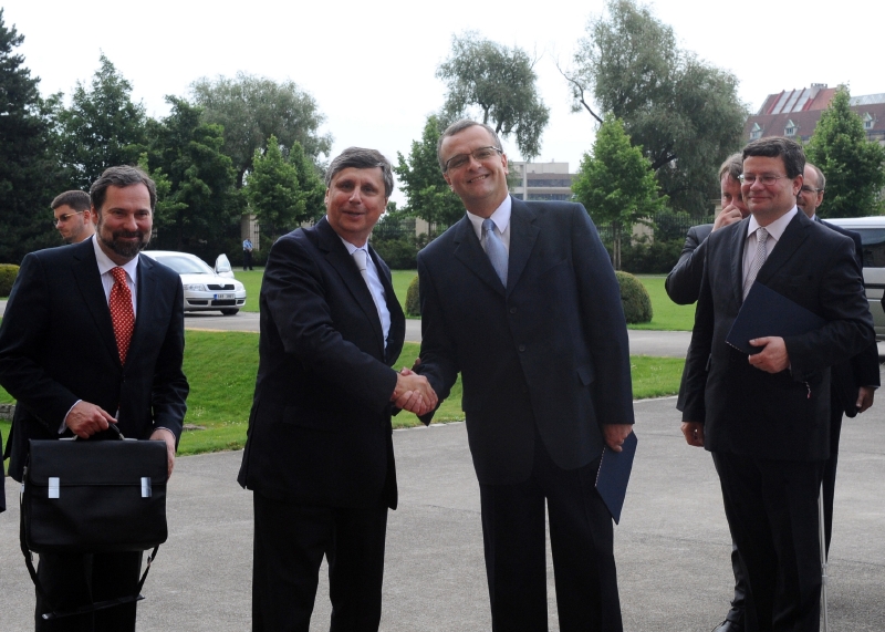 Ministr financí Jan Fischer a exministr financí Miroslav Kalousek.