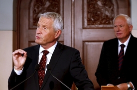 Thorbjorn Jagland oznamuje letošního vítěze Nobelovy ceny za mír.