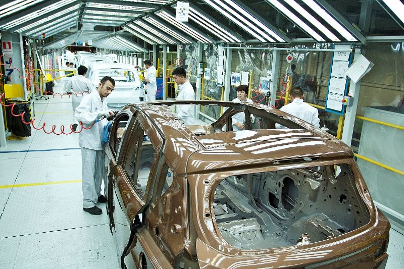 Před sto lety Ford spustil první montážní linku. V moderní podobě funguje dodnes, dělá se tak i Ford B-MAx. Před sto lety Ford spustil první montážní linku. V moderní podobě funguje dodnes, dělá se tak i Ford B-MAx.