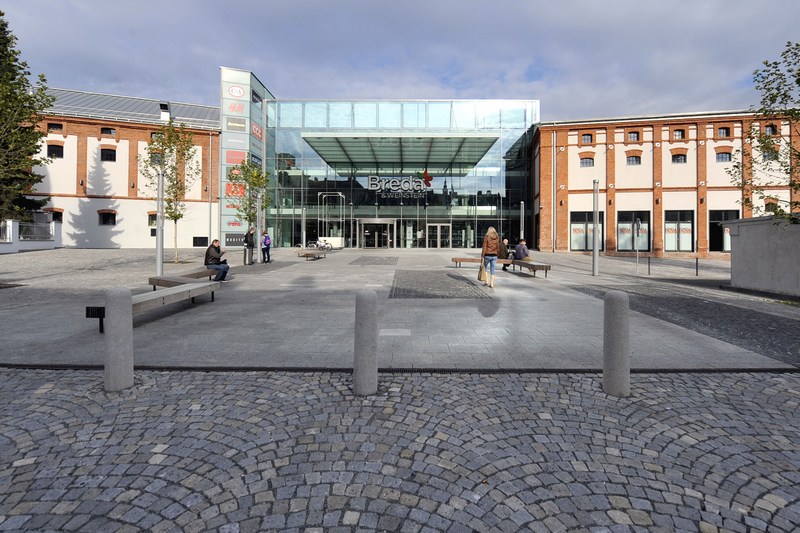 Společenské a obchodní centrum Breda & Weinstein v Opavě.