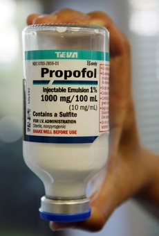 Americký guvernér odložil popravu kvůli látce propofol.
