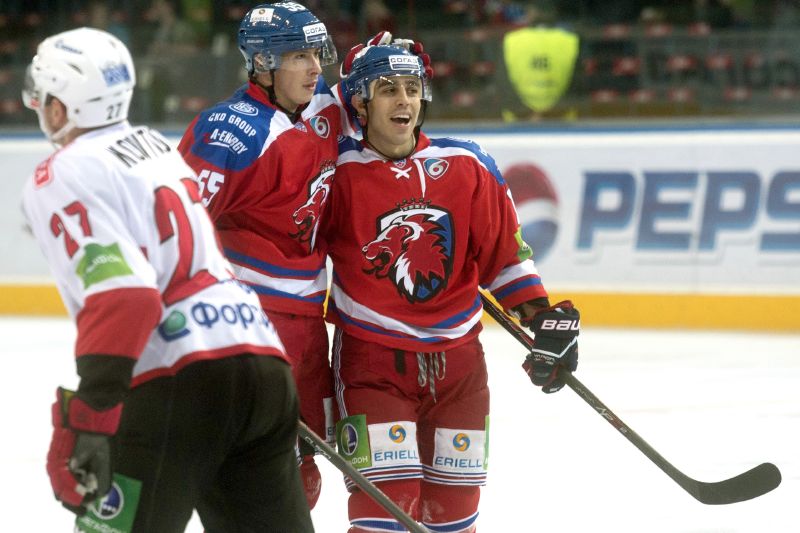 Zleva Martin Ševc a Nicklas Danielsson z HC Lev Praha se radují z gólu. Zleva Martin Ševc a Nicklas Danielsson z HC Lev Praha se radují z gólu.