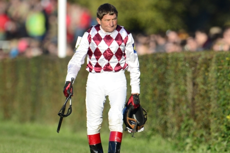 Josef Váňa musel projít cílovou rovinkou Velké pardubické pěšky.
