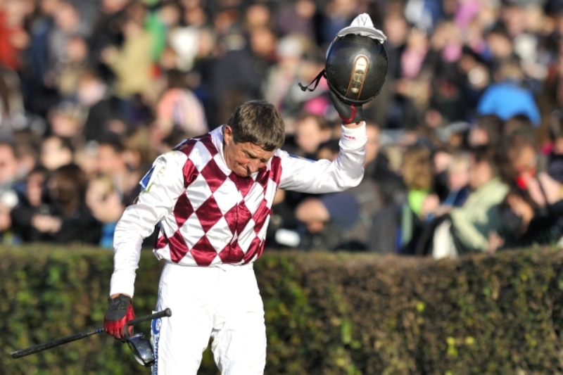Legendární žokej Josef Váňa svou poslední Velkou pardubickou nedojel.