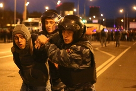 Proti demonstrantům byly nasazeny speciální jednotky OMON.