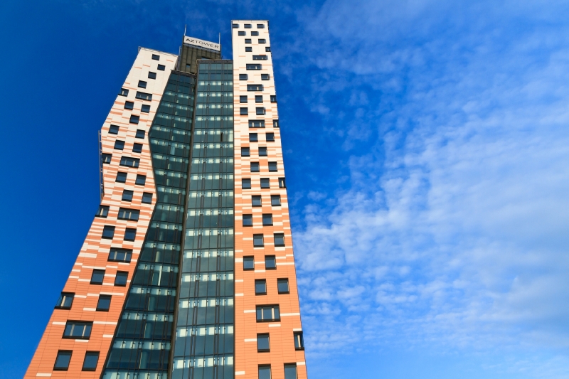 AZ Tower měří 11 metrů a má 715 schodů. Petr Beneš je vyskákal na jednokolce. AZ Tower měří 11 metrů a má 715 schodů. Petr Beneš je vyskákal na jednokolce.
