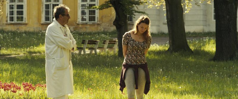 Jednu z hlavních rolí ve snímku Nepravděpodobná romance ztvárnila Berenika Kohoutová. Jednu z hlavních rolí ve snímku Nepravděpodobná romance ztvárnila Berenika Kohoutová.