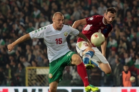 Útočník Libor Kozák (vpravo).