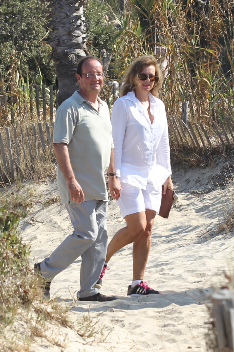 Françoise Hollande se svou partnerkou Valerií Trierweilerovou v Brégançonu pobýval loni v srpnu.