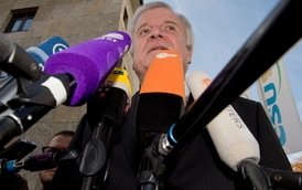 Seehofer by přistoupil na minimální mzdu, ale ...