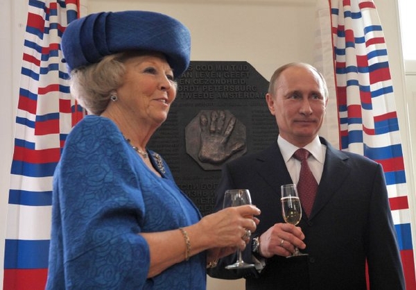 Ruský prezident Putin a nizozemská královna Beatrix v Haagu.