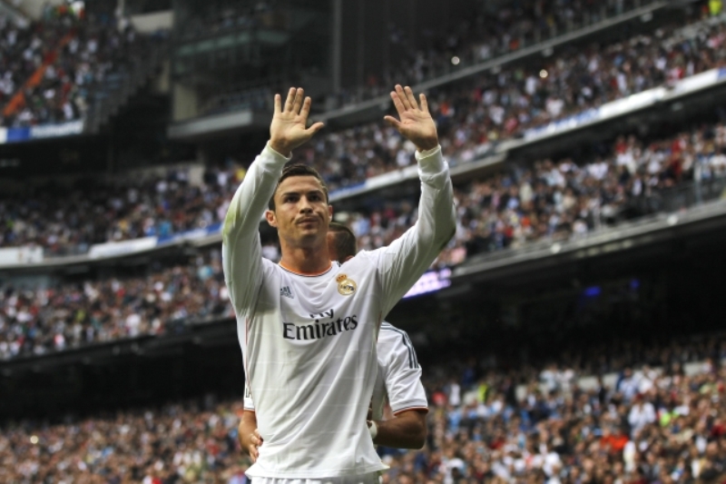 Hvězda Realu Christiano Ronaldo se raduje z gólu proti Málaze. Hvězda Realu Christiano Ronaldo se raduje z gólu proti Málaze.