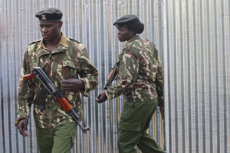 Keňští vojáci v akci u obchodního domu Westgate Mall v Nairobi.
