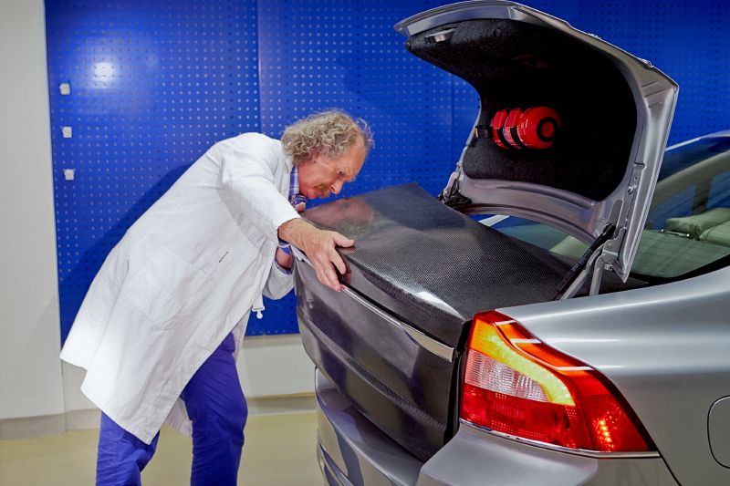 Nový způsob uchovávání energie dává elektromobilům šanci.