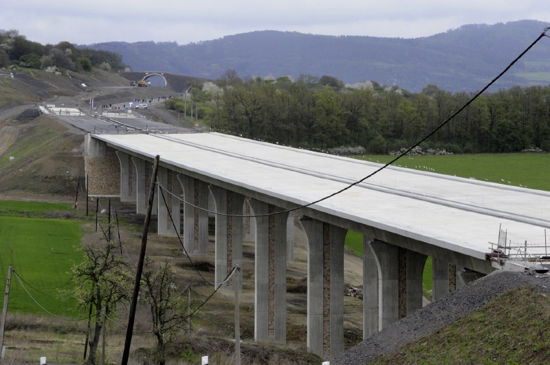 Dálnice D8 by spojovala Prahu s Německem, kdyby byla dokončená.