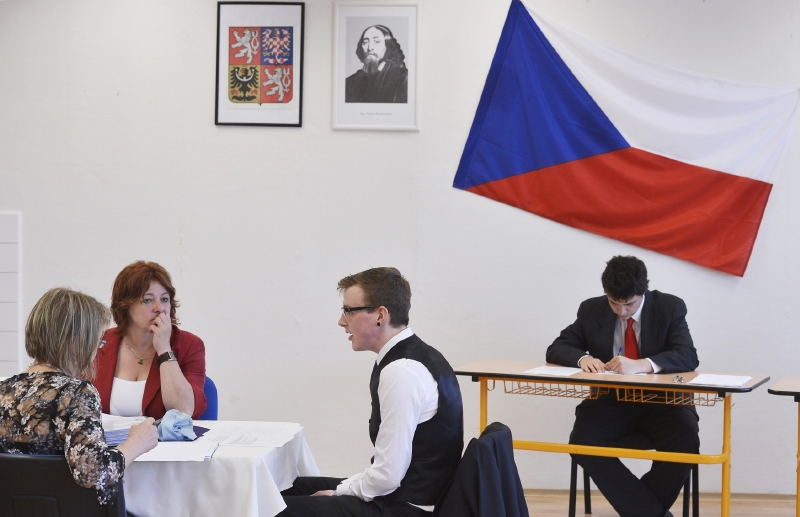 Ministerstvo se chce zaměřit u maturity také na znalosti z praxe (ilustrační foto). Ministerstvo se chce zaměřit u maturity také na znalosti z praxe (ilustrační foto).