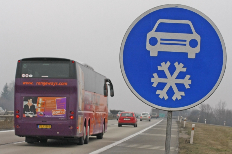 Značka Zimní výbava na D1. Značka Zimní výbava na D1.