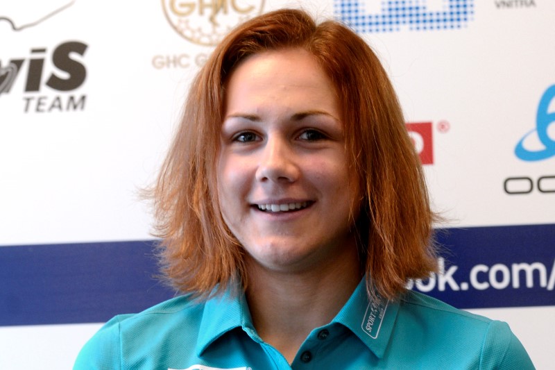 Rychlobruslařka Karolína Erbanová má v nadcházející sezoně šanci definitivně vystoupit ze stínu hvězdné Martiny Sáblíkové. Rychlobruslařka Karolína Erbanová má v nadcházející sezoně šanci definitivně vystoupit ze stínu hvězdné Martiny Sáblíkové.