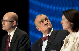 Čtvrteční superdebaty se zúčastnili lídři 9 stran. Zleva Bohuslav Sobotka (ČSSD), Karel Schwarzenberg (TOP 09) a Miroslava Němcová (ODS).